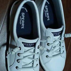 Sperry woman, beach shoes